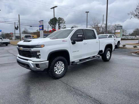 Used 2024 Chevrolet Silverado 2500 LT image 9
