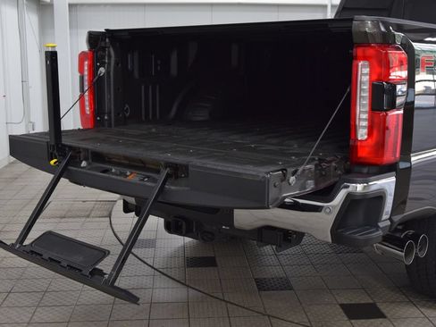 Used 2024 Ford F250 Lariat w/ Lariat Ultimate Package AWD/4WD image 26