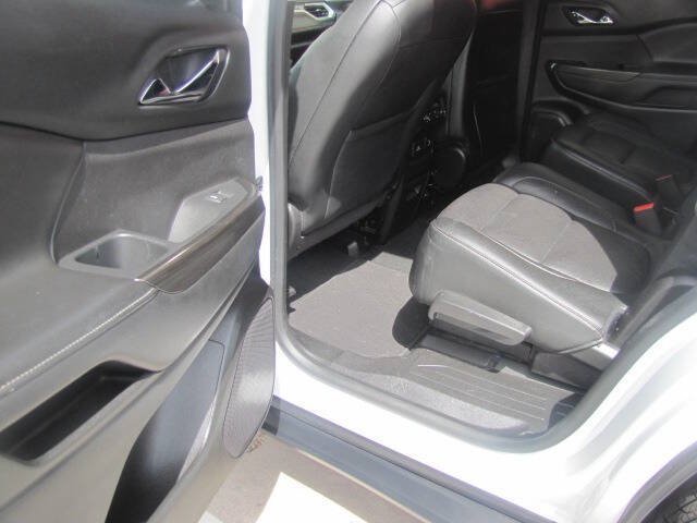 Used 2017 GMC Acadia SLT AWD/4WD image 14