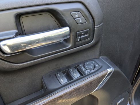 Used 2022 GMC Sierra 3500 Denali w/ Denali Black Diamond Edition image 10