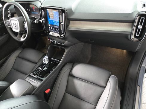 Used 2023 Volvo XC40 B5 Ultimate w/ Climate Package image 19