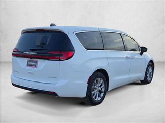 New 2026 Chrysler Pacifica Limited video 2