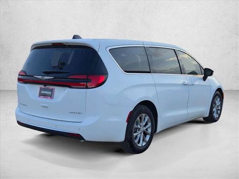 New 2026 Chrysler Pacifica Limited image 2