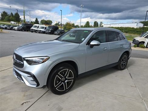 Used 2025 Mercedes-Benz GLC 350e 4MATIC image 10