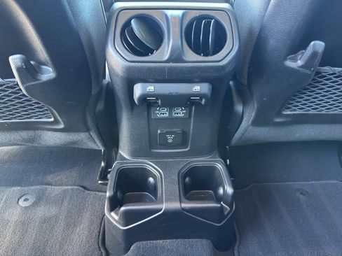 Used 2025 Jeep Wrangler Unlimited Rubicon image 15