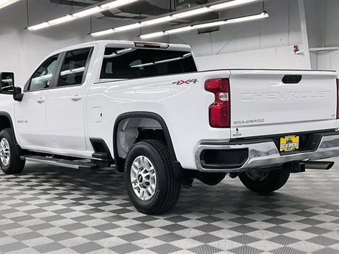 Used 2025 Chevrolet Silverado 2500 LT w/ Convenience Package AWD/4WD image 3