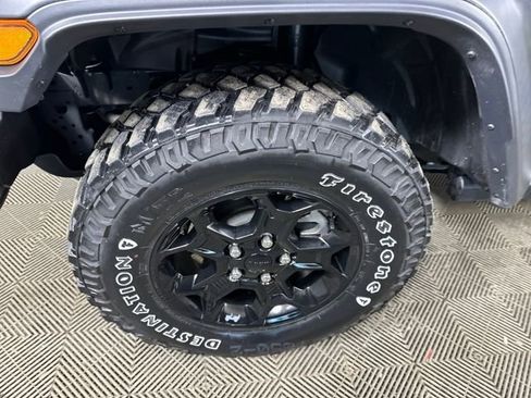 Used 2023 Jeep Wrangler Unlimited w/ Cold Weather Group image 9