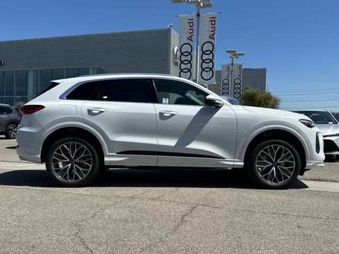 New 2025 Audi Q5 2.0T Premium Plus w/ Premium Plus image 3