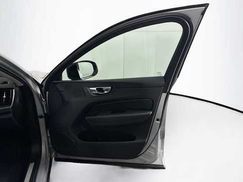 Used 2025 Volvo XC60 B5 Core image 35