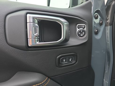 New 2025 Jeep Gladiator Sport w/ Premium Package image 17