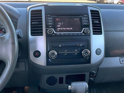 Used 2017 Nissan Frontier SV image 6