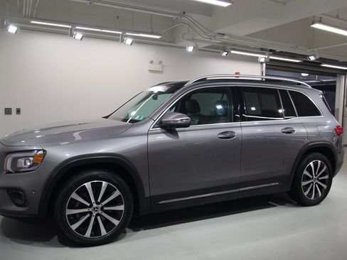Used 2023 Mercedes-Benz GLB 250 4MATIC image 4