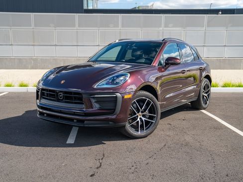 Certified 2026 Porsche Macan AWD/4WD image 1