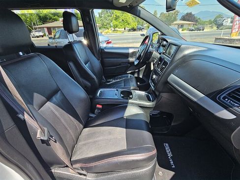 Used 2017 Dodge Grand Caravan GT image 5