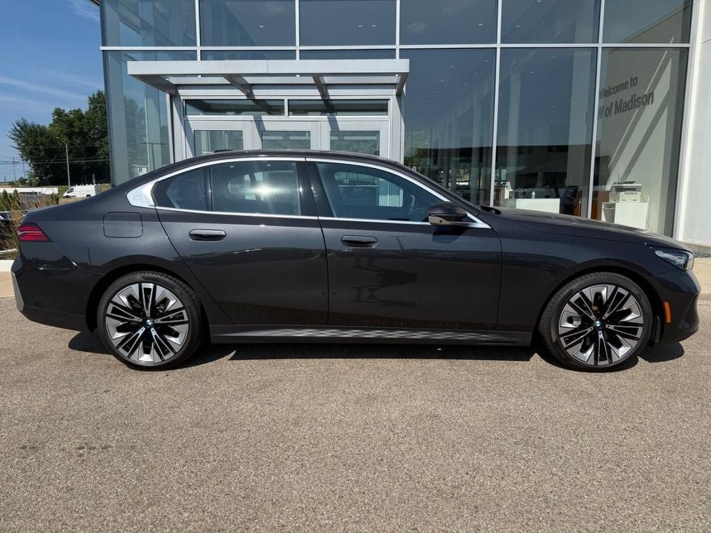 Used 2026 BMW 540i xDrive AWD/4WD image 2