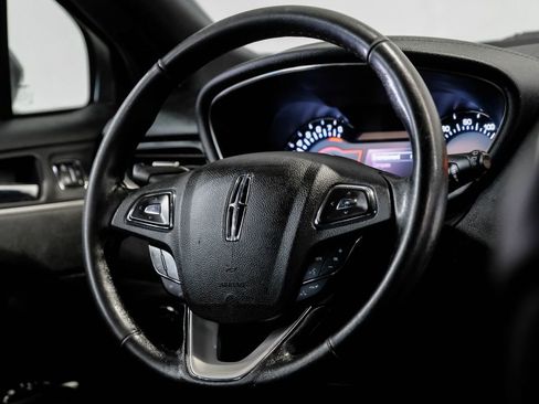 Used 2019 Lincoln MKC Premiere FWD image 16