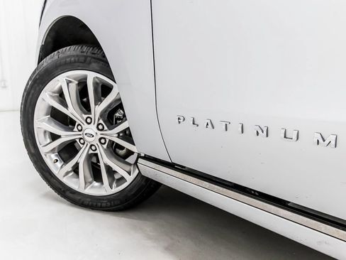 Used 2019 Ford Expedition Platinum RWD image 11
