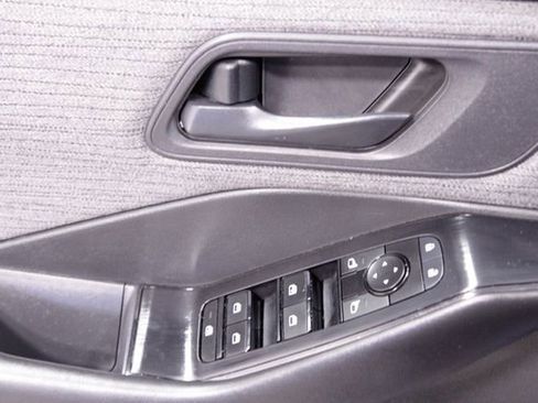 Used 2023 Nissan Rogue S image 21