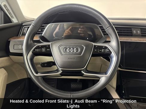 Used 2019 Audi e-tron Prestige w/ Prestige Package image 18