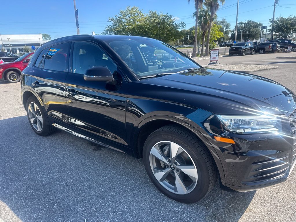 Used 2020 Audi Q5 2.0T Premium w/ Titanium Sport Package AWD/4WD image 3