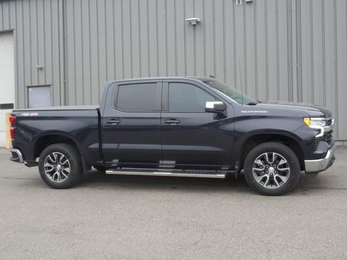 Used 2022 Chevrolet Silverado 1500 LT AWD/4WD image 8