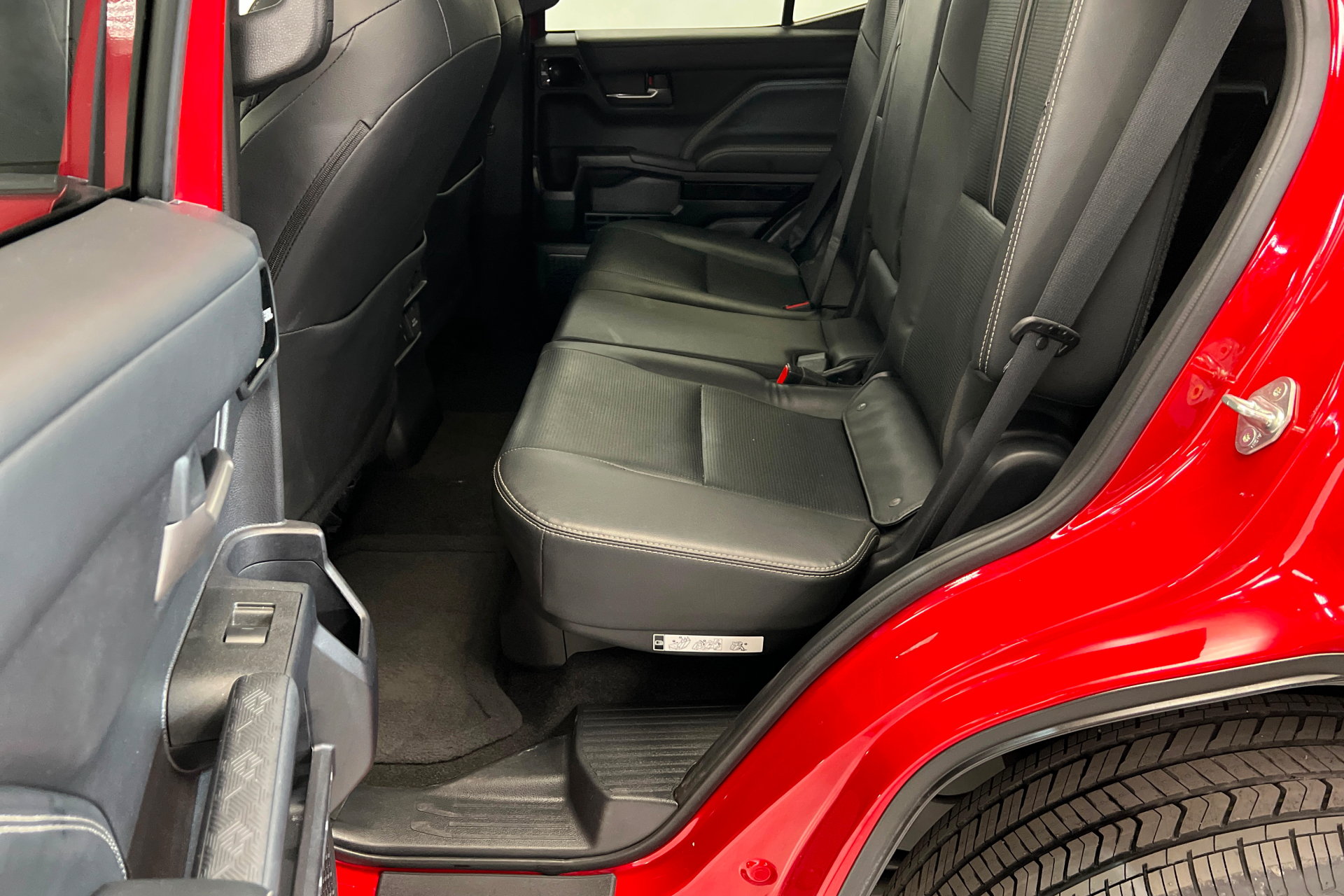 Used 2025 Toyota 4Runner Limited AWD/4WD image 22