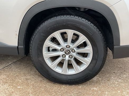 Used 2024 Toyota Grand Highlander XLE image 8