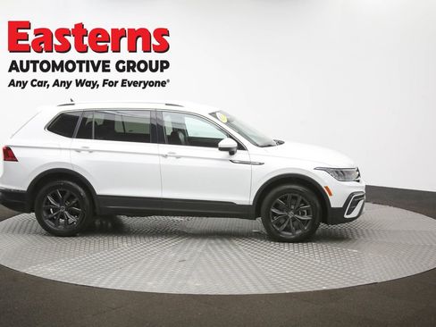 Used 2024 Volkswagen Tiguan SE image 45