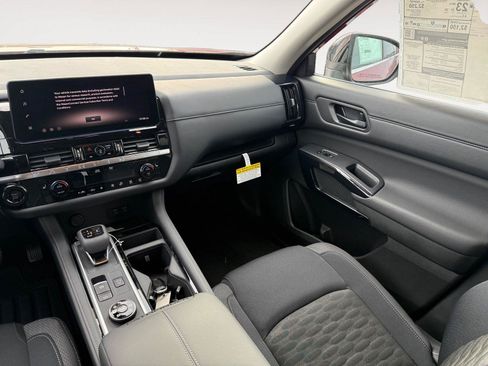 Used 2026 Nissan Pathfinder SV AWD/4WD image 12