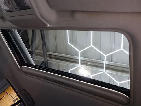 Used 2021 Nissan Frontier PRO-4X w/ Pro-4x Utility Package image 11