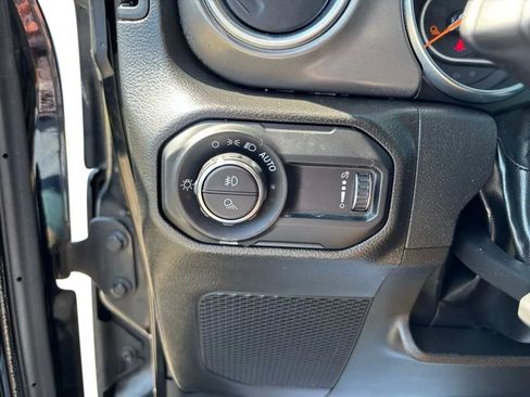 Used 2023 Jeep Gladiator Rubicon w/ Cold Weather Group AWD/4WD image 13