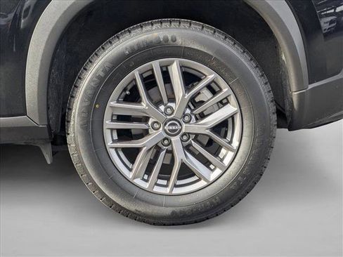Used 2023 Nissan Rogue S image 25