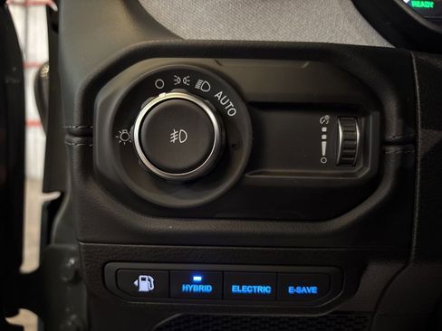 Used 2025 Jeep Wrangler Unlimited Sahara image 19