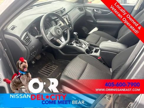 Used 2020 Nissan Rogue SV FWD image 3