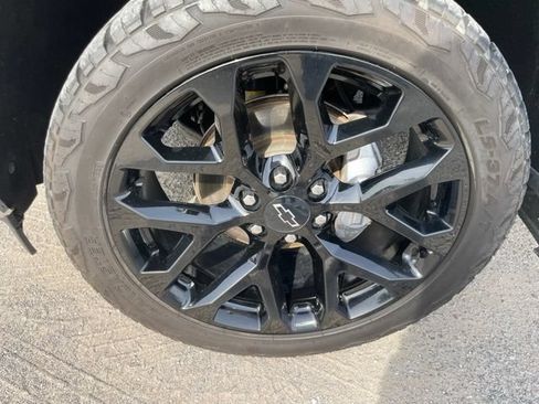 Used 2022 Chevrolet Silverado 1500 LT AWD/4WD image 9