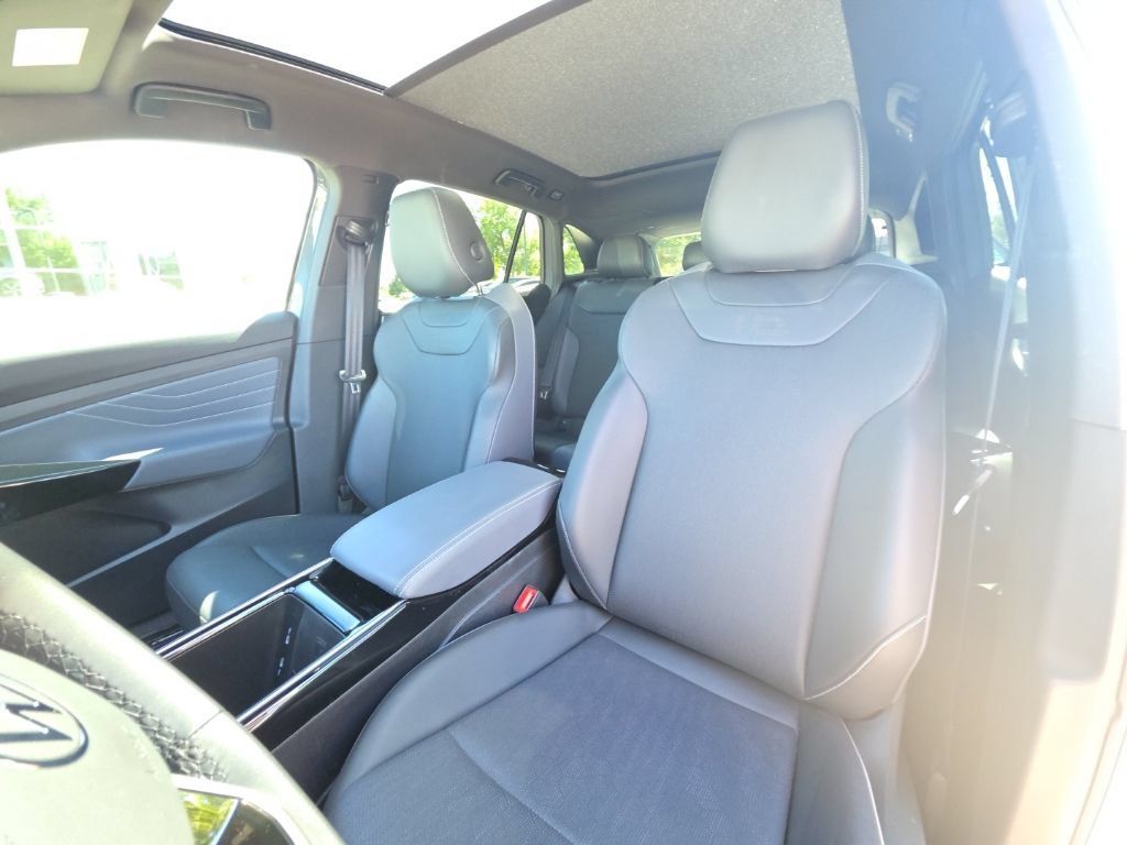 Certified 2023 Volkswagen ID.4 Pro S AWD/4WD image 11