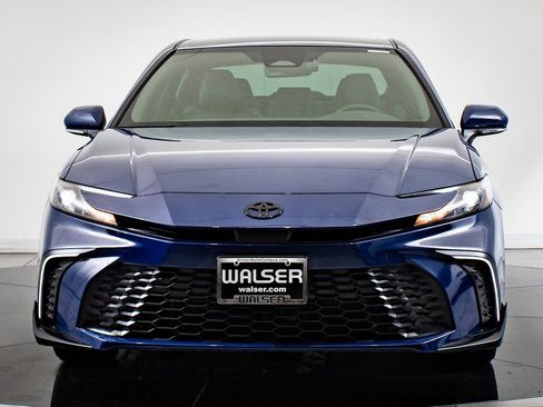 Used 2025 Toyota Camry SE image 2