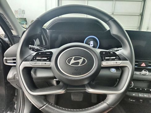 Used 2025 Hyundai Elantra SEL FWD image 24