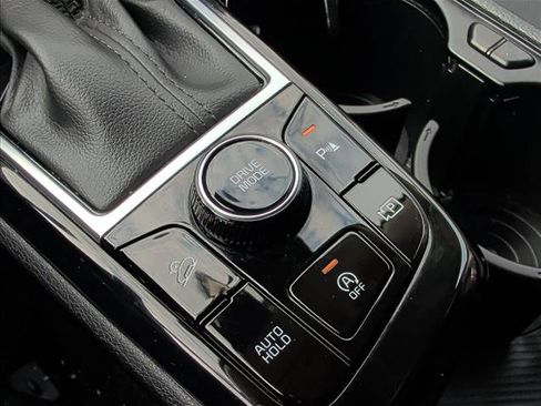 Used 2025 Kia Sportage EX FWD image 17