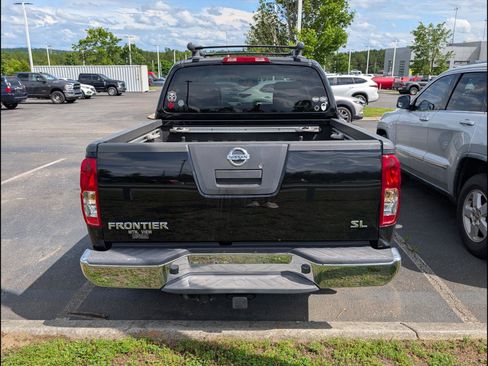 Used 2011 Nissan Frontier SL RWD image 6