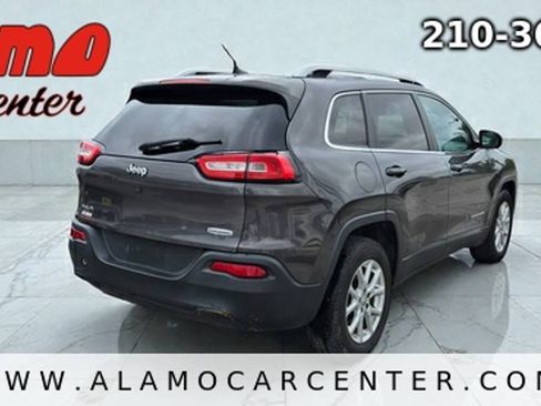 Used 2017 Jeep Cherokee Latitude AWD/4WD image 5