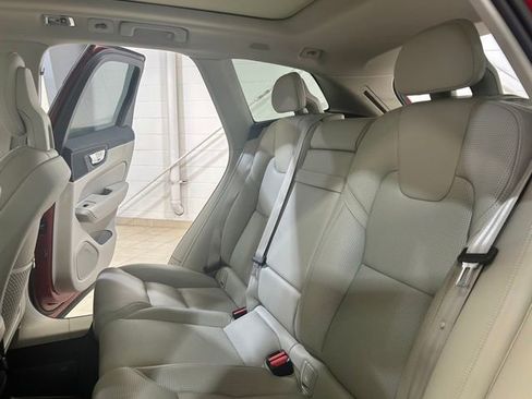 Used 2018 Volvo XC60 T8 Inscription image 14