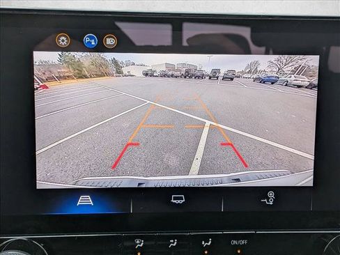 Used 2023 Chevrolet Colorado LT w/ LT Convenience Package image 13