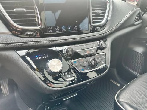 Used 2019 Chrysler Pacifica Limited w/ S Appearance Package FWD image 30