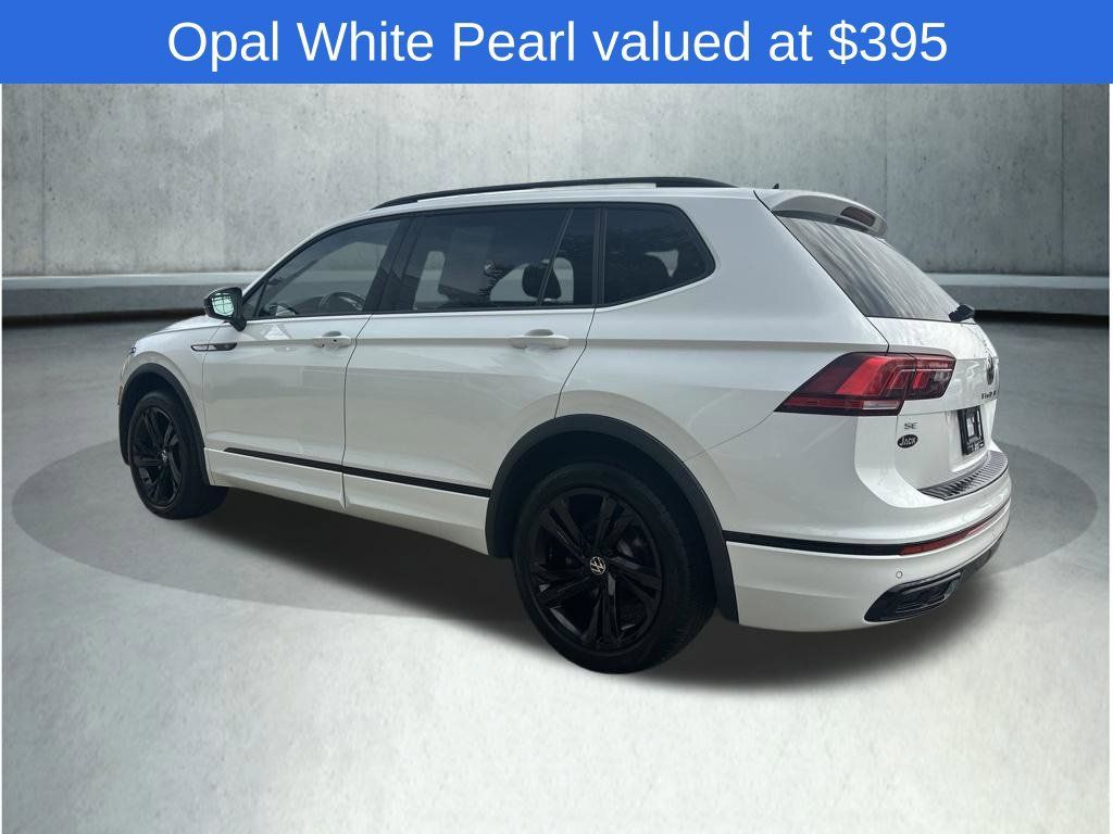 Used 2024 Volkswagen Tiguan SE R-Line AWD/4WD image 4