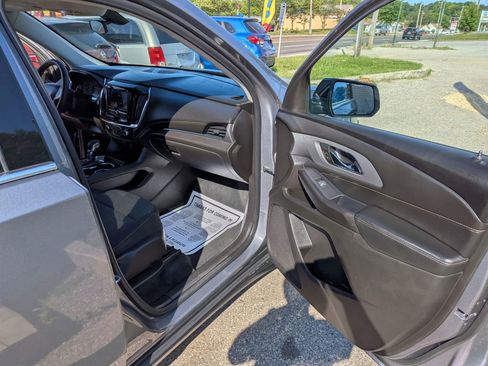 Used 2021 Chevrolet Traverse LS FWD image 40