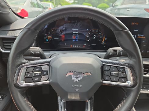 Used 2025 Ford Mustang Premium RWD image 10
