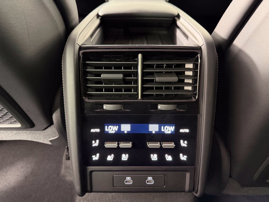 Certified 2026 Porsche Cayenne Turbo AWD/4WD image 44