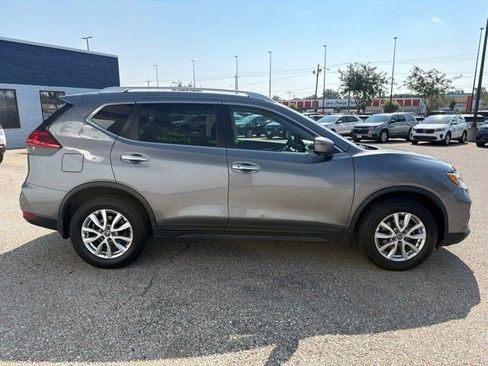 Used 2017 Nissan Rogue SV w/ SV Premium Package AWD/4WD image 6