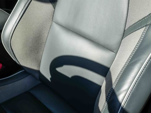 Used 2022 Volvo XC60 T8 R-Design w/ Advanced Package image 23